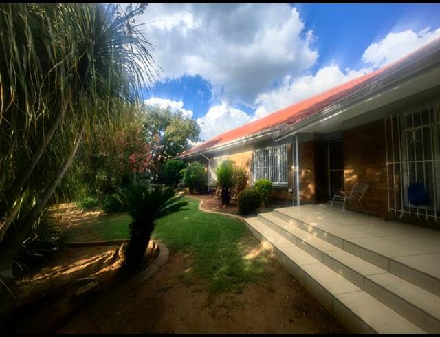 4 BEDROOM HOUSE FOR SALE IN PARKDENE